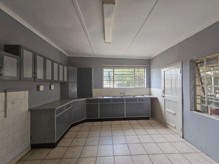 5 Bedroom Property for Sale in Ladybrand Free State